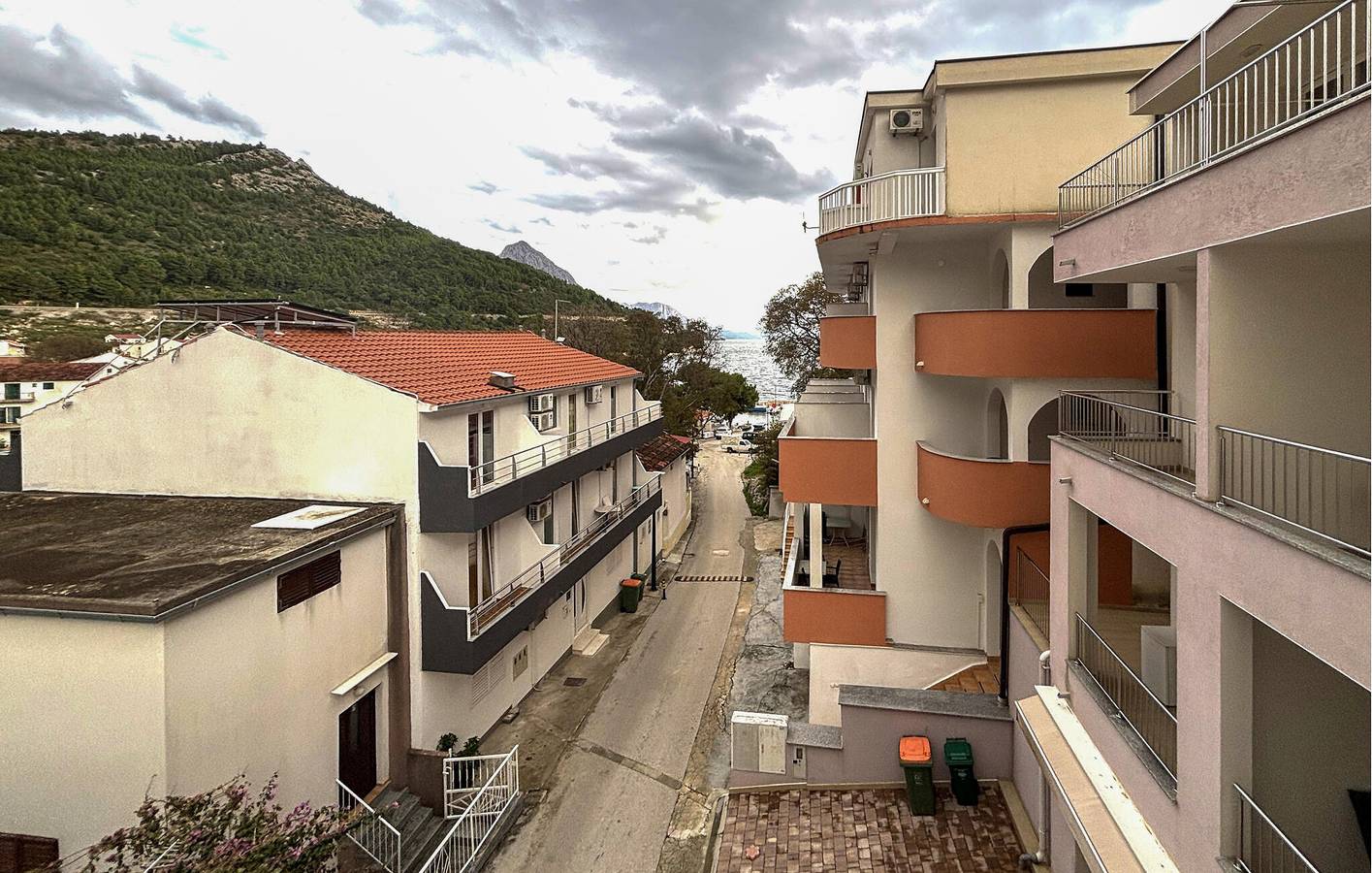 Ganze Ferienwohnung, Apartment mit Meerblick, Terrasse, WLAN, Klimaanlage und Parkplatz in Drvenik, Makarska Riviera