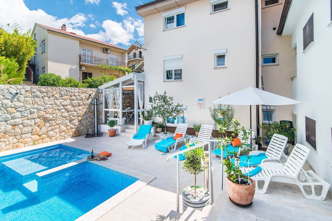 Ganze Wohnung, Studio A mit Gemeinschaftspool und Meerblick
 in Novi Vinodolski, Primorje-Gorski Kotar