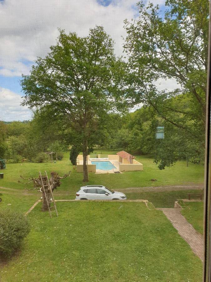 Location de vacances pour 4 personnes, avec jardin et piscine ainsi que vue et bassin pour enfant, adapté aux familles à Milhac - 2