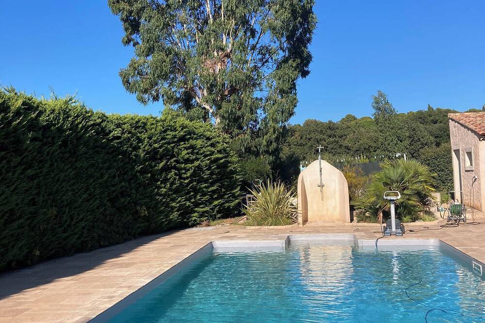 Grande villa vue mer avec piscine Le Pradet près des plages et randonnées in Le Pradet, Côte méditerranéenne (France)