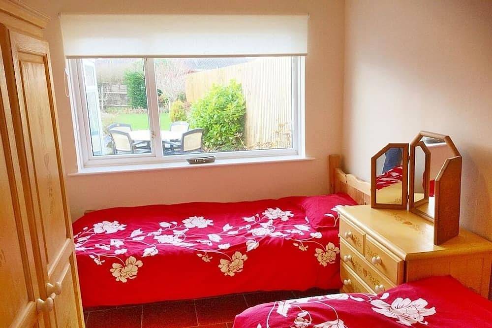 Romantic Cosy Cottage ❤️ near Beach ★ Large Garden ★ Pet Friendly ★ Parking in Sutton on Sea, Lincolnshire