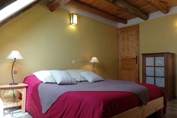 Gîte pour 8 personnes, avec piscine et balcon ainsi que jardin et sauna à Château-Ville-Vieille - 4