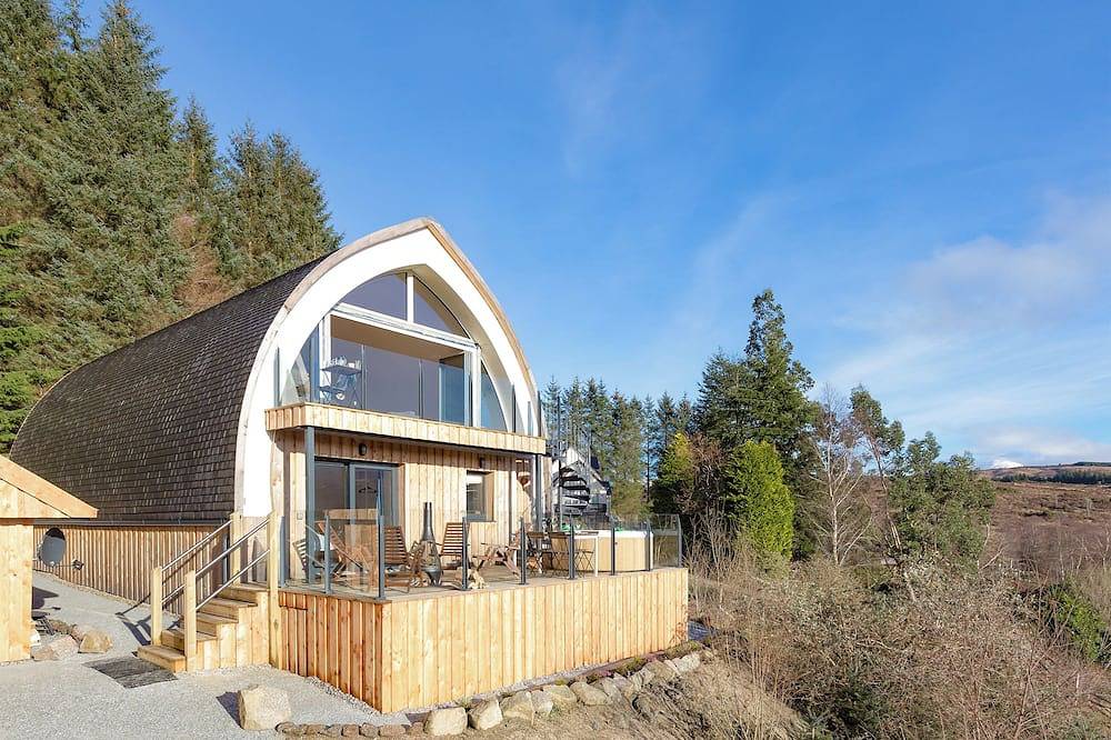 Jill Strawbale House in Anaheilt, Highlands