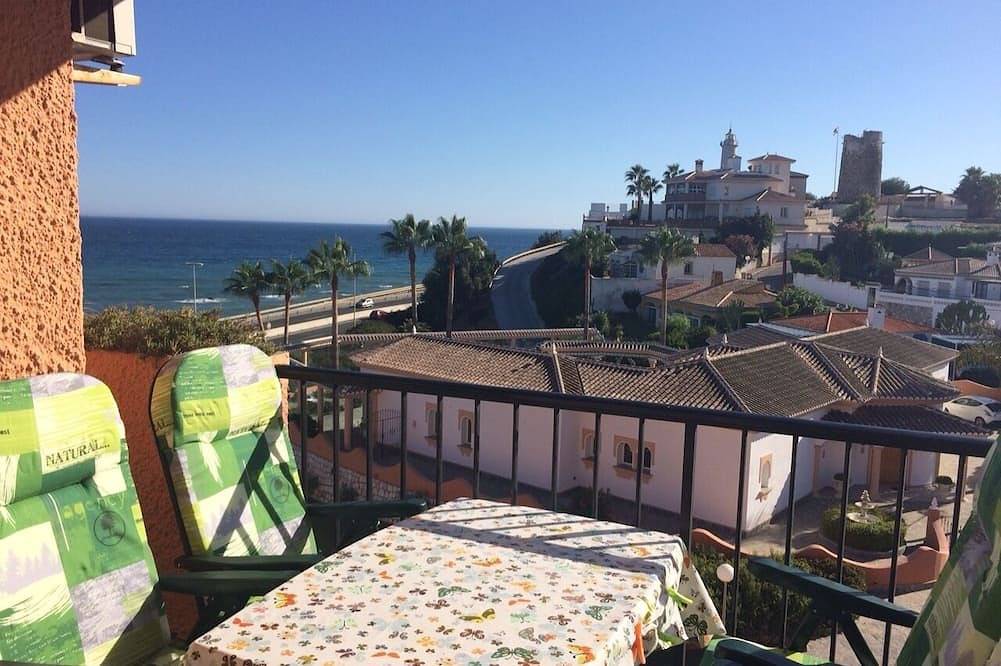 Apartamento entero, Apartamento frente al mar con vistas al mar en la Costa del Sol in Mijas Costa, Mijas