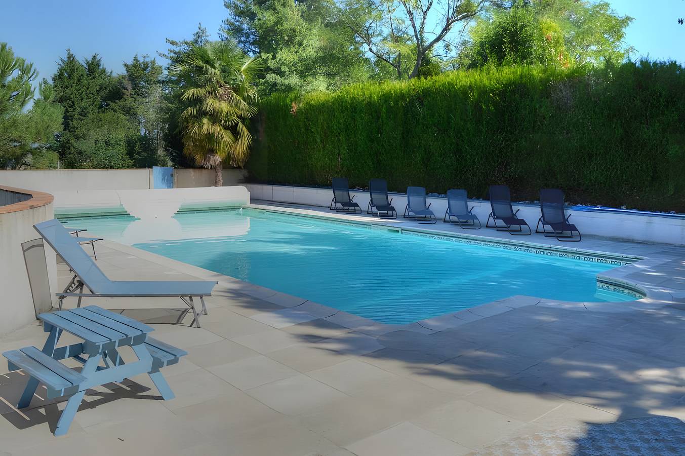 Gîte « Gîte de la Mésange » avec piscine partagée, terrasses partagées et Wi-Fi in Dame-Marie-les-Bois, Région de Tours