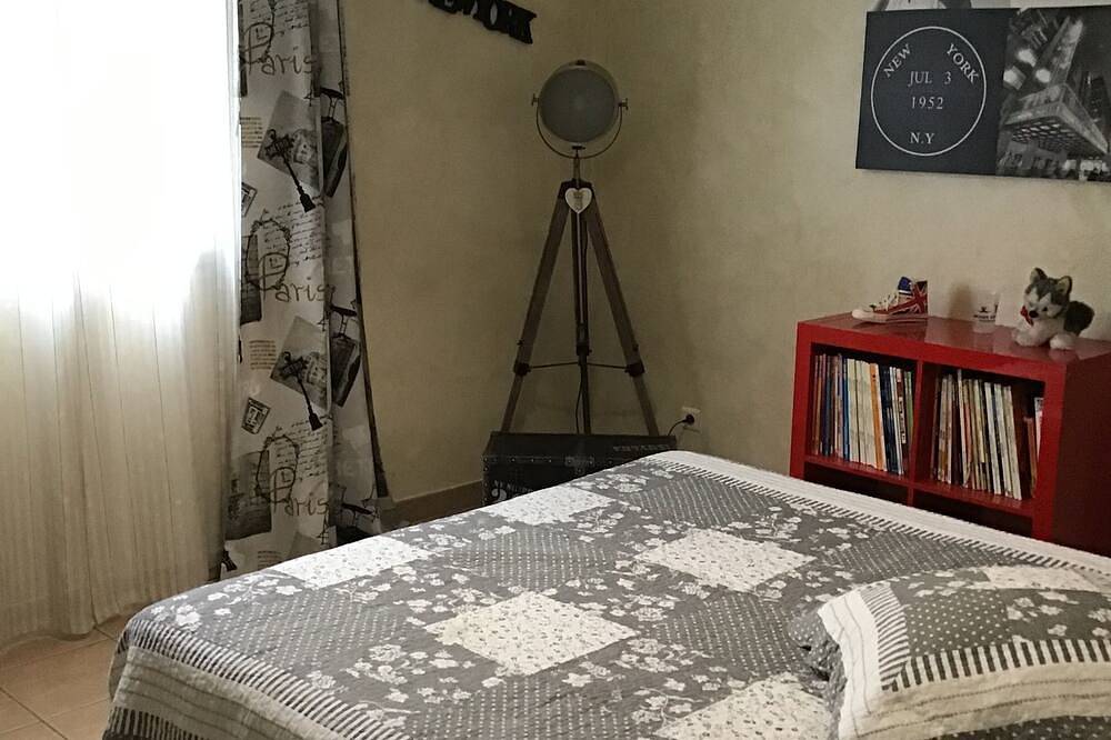 Maison 190m2 Chambres Climatisées, Piscine Privée, Proche Village in Velleron, Vaucluse