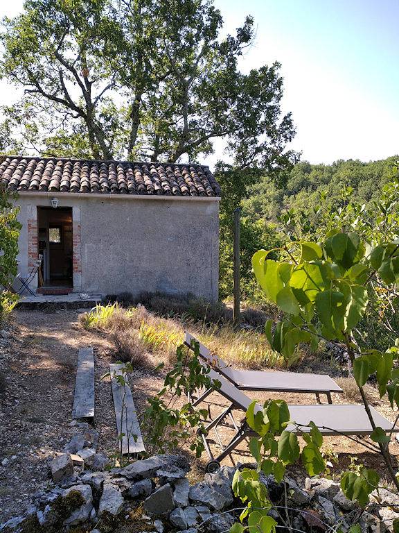 Cabanon dans la Colline pour séjour atypique - meublé classé 1 * in Cahors, Parc Naturel Régional des Causses du Quercy