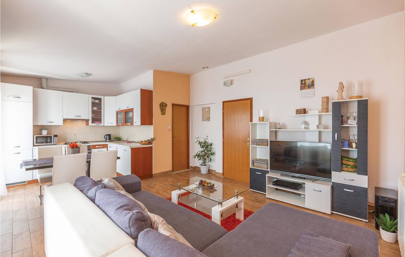 Ganze Ferienwohnung, Ferienwohnung mit Meerblick und Terrasse in der Nähe von Makarska und Veliko Brdo in Veliko Brdo, Makarska