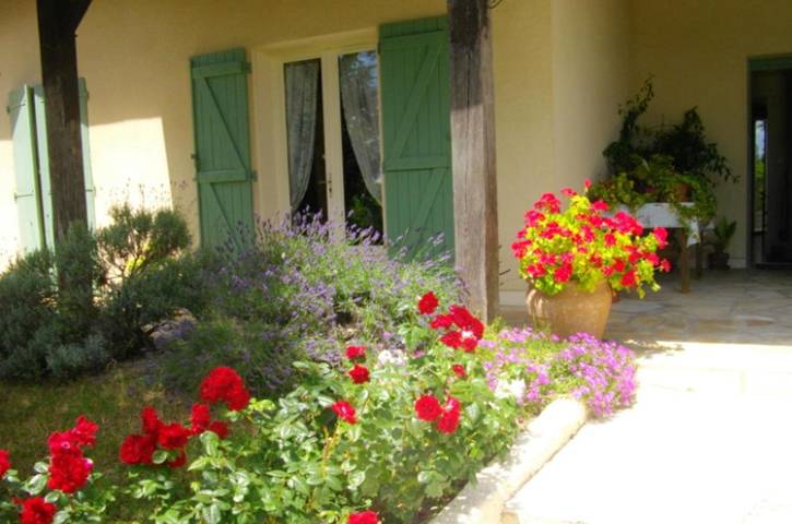 Gîte pour 4 personnes, avec piscine ainsi que jardin et terrasse à Montpezat-de-Quercy