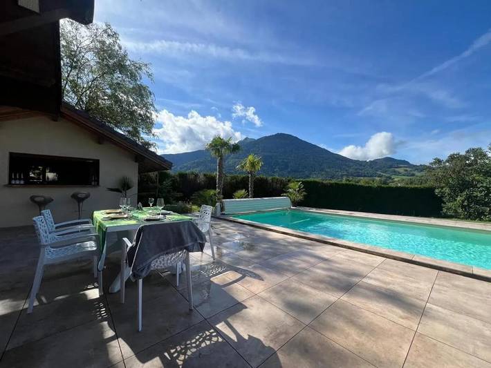 Cottage pour 6 personnes, avec vue sur le lac ainsi que balcon et piscine à Ville-en-Sallaz