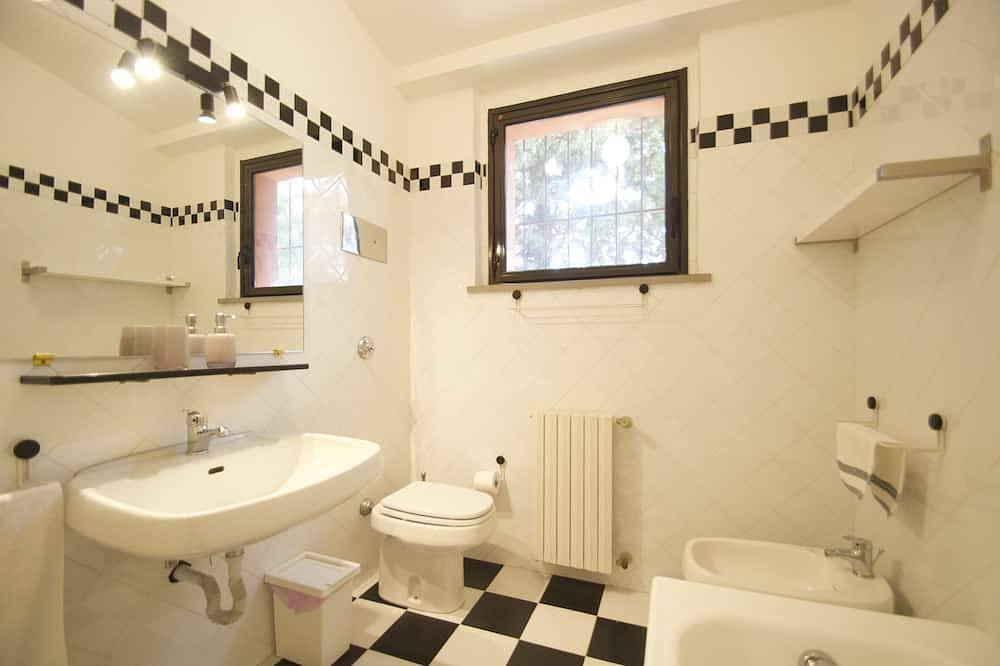 Entire apartment, Apartment \"Iris\" in Città Sant'Angelo, Città Sant'Angelo region