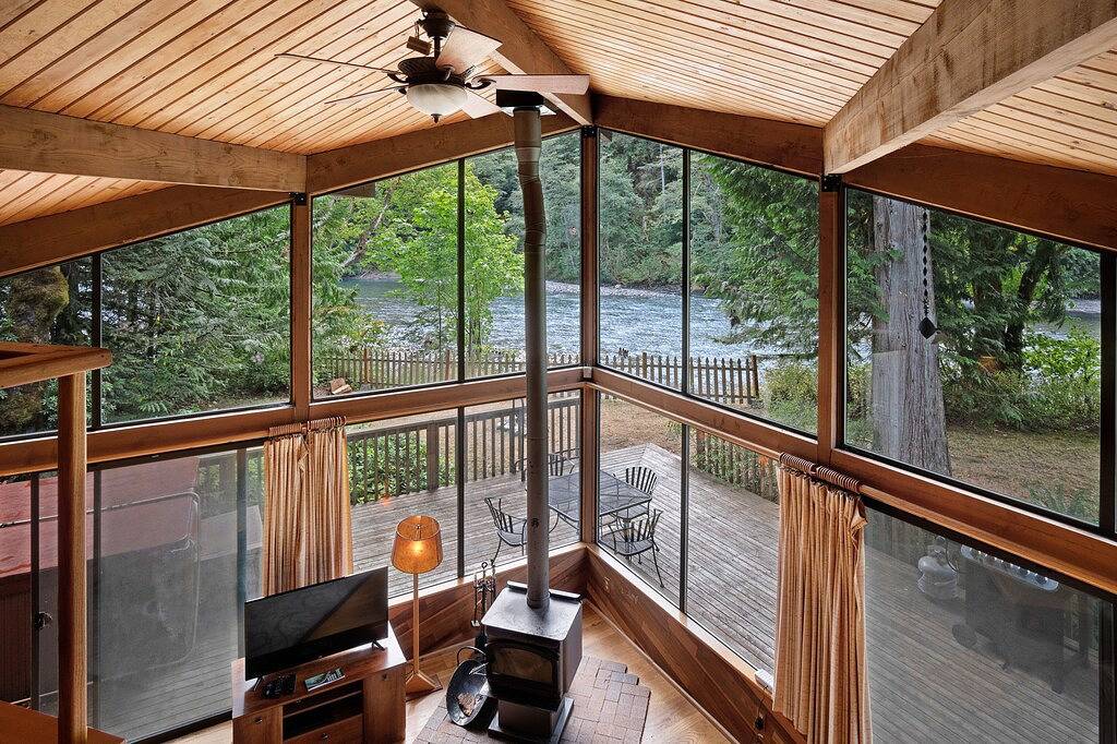 Hundefreundliche Hütte mit atemberaubendem Blick auf die Berge und privatem Whirlpool! in Baring, King County