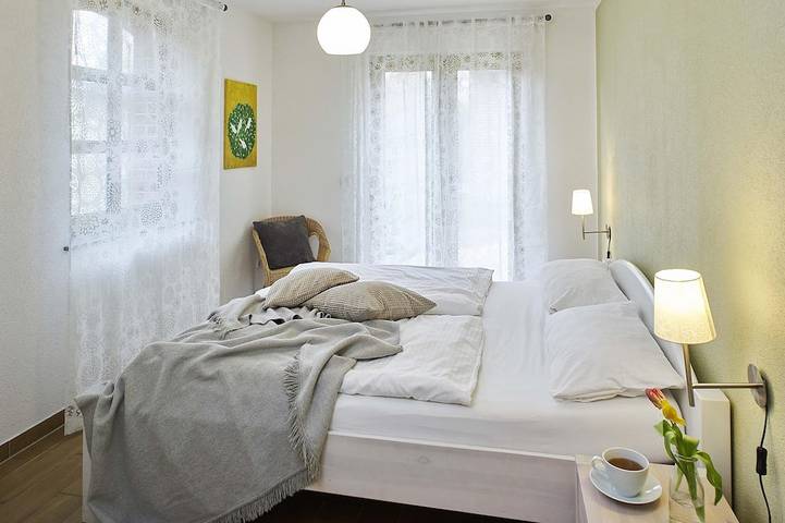 Holunderhaus mit 92 m² auf 2 Ebenen für 6+2 Pers., 3 Schlafzimmer, 3 Bäder in Görzig, Rietz-Neuendorf