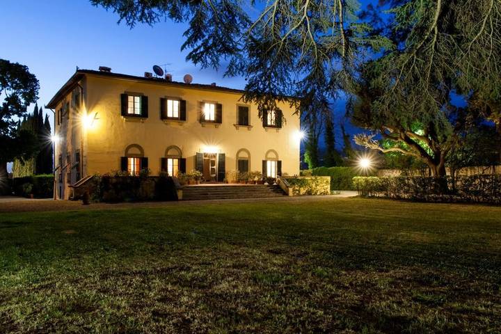 Appartamento per 7 persone, con Terrazza e Giardino nonché Piscina e Panorama a Bagno a Ripoli