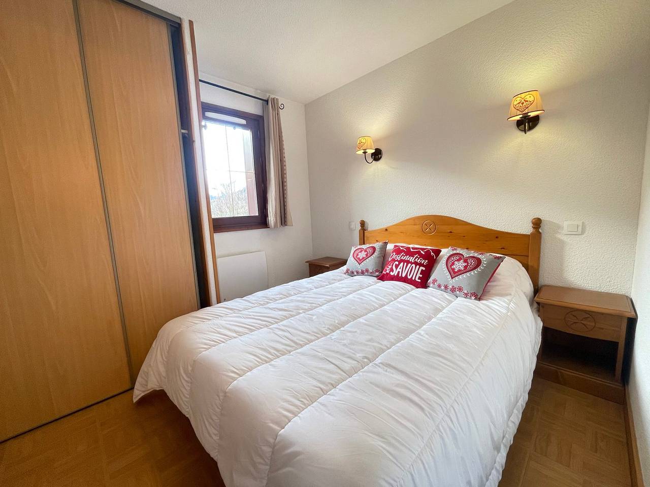 Apartamento entero, Apartamento acogedor con piscina, admite mascotas y estacionamiento en Flumet in Flumet, Albertville region
