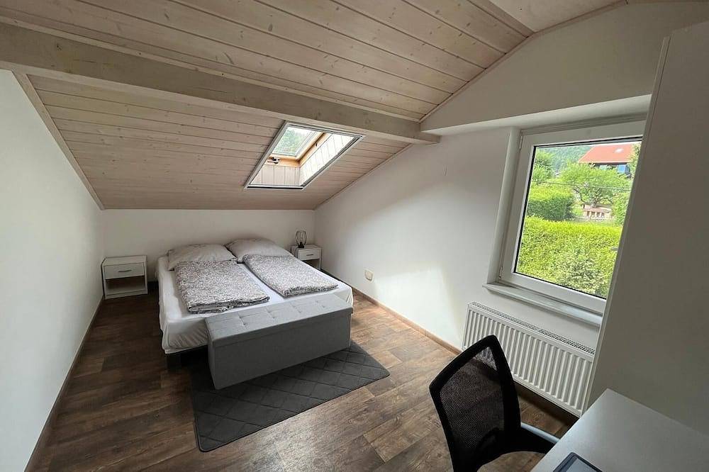 Ganze Wohnung, Gemütliches Ferienhaus mit großem Garten zur Alleinbenutzung in Bad Kötzting, Ostbayern