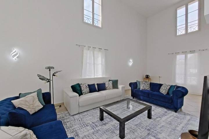 Location de vacances pour 14 personnes, avec jardin à Magny-le-Hongre - 3