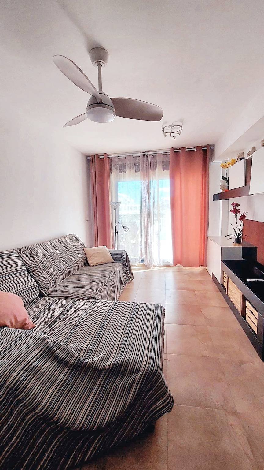 Apartamento entero, Apartamento acogedor en Castellón con piscina compartida, 55 m² in Panoramica Golf (Vinaros), San Jorge
