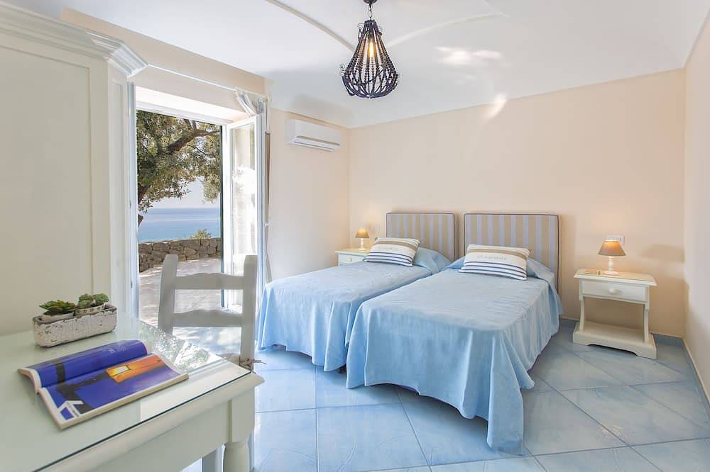 Villa de lujo con piscina panorámica en Ischia, cerca de la costa de Amalfi in Forio, Ischia