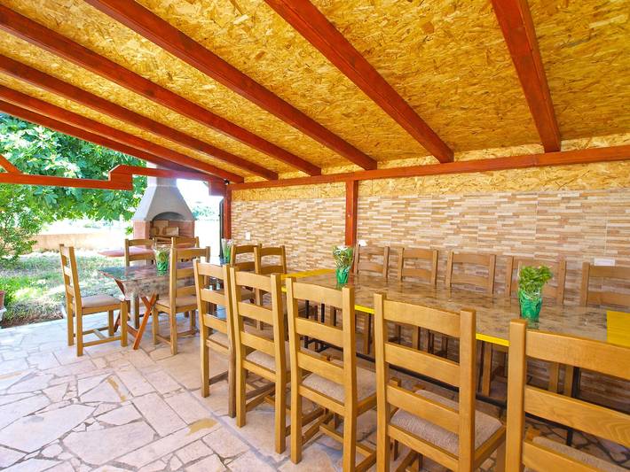 Apartamento entero, Apartamento de vacaciones para 4 personas con terraza in Valbandon, Costa sur de Istria