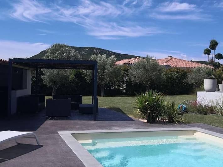 Location de vacances pour 9 personnes, avec piscine ainsi que vue et jardin à Saint-Clément - 4