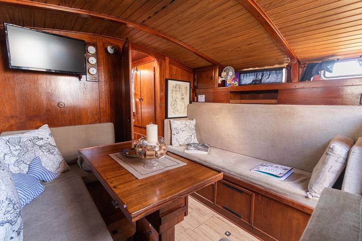 Barca "Quo Vadis Yacht" nel porto di Bisceglie con vista mare, terrazza privata e Wi-Fi in Bisceglie, Barletta-Andria-Trani