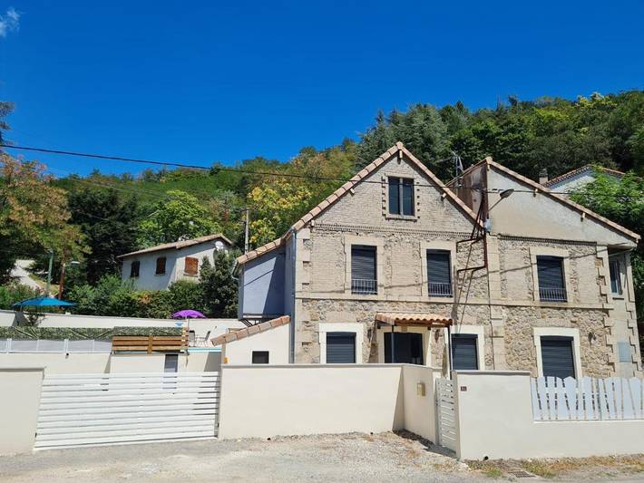 Location de vacances pour 8 personnes, avec terrasse et piscine, animaux acceptés à Ucel - 2