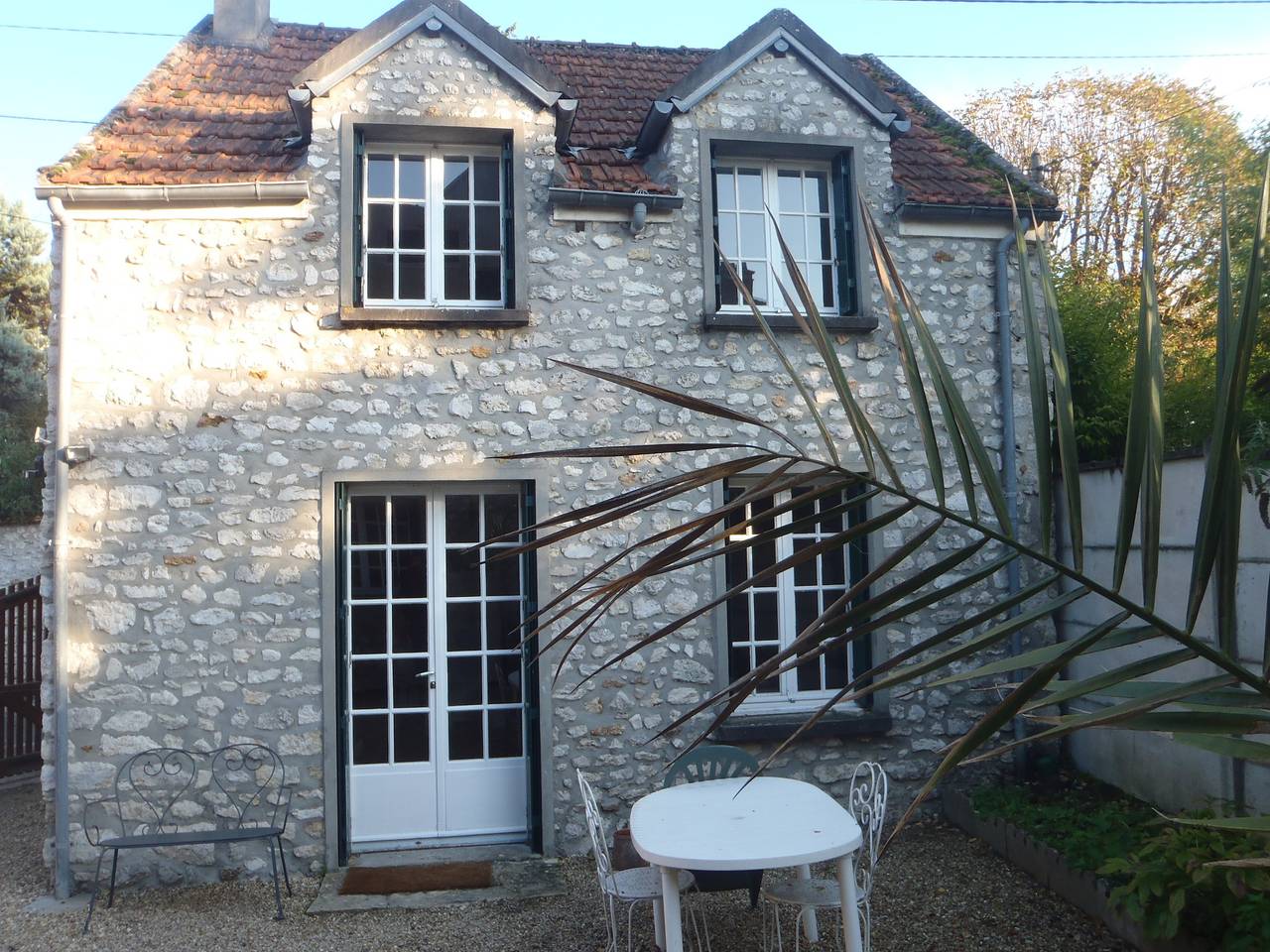 Casa rural 'La Petite Maison' con terraza privada, jardín privado y Wi-Fi in Yvelines