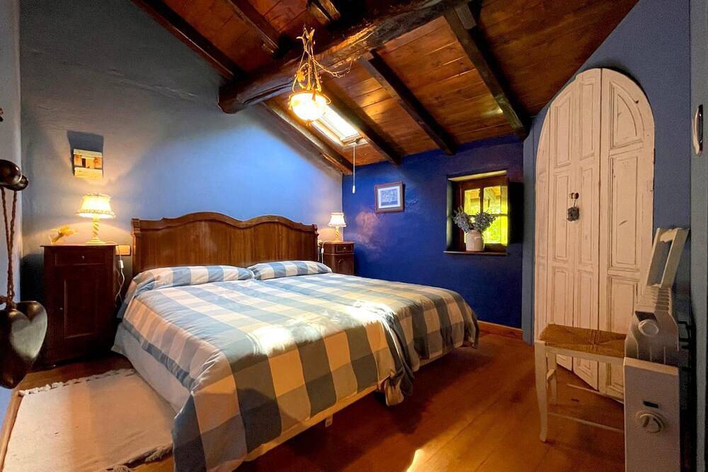 Casa Rural Garata: Casa tradicional con vistas a la montaña, terraza privada y Wi-Fi in Aranaz, Pirineos