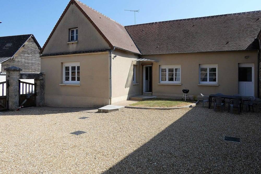 Maison rénovée avec jardin, 3 chambres, à 10 min de Chartres, idéale pour familles et escapades romantiques in Thivars, Région de Chartres