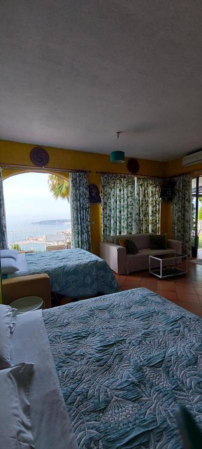 Gîte pour 4 personnes, avec Balcon et Terrasse ainsi que Jardin et Vue dans Jardin de l'Esquinade