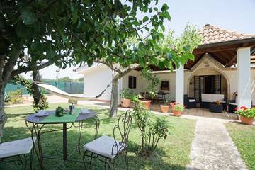 Gîte pour 2 personnes, avec jardin à Noci