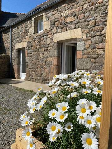 Gîte pour 4 personnes, avec terrasse à Belle-Isle-en-Terre