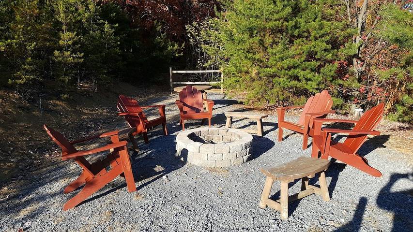 Vacation rental for 20 people, with balcony and pool as well as hot tub in Wears Valley