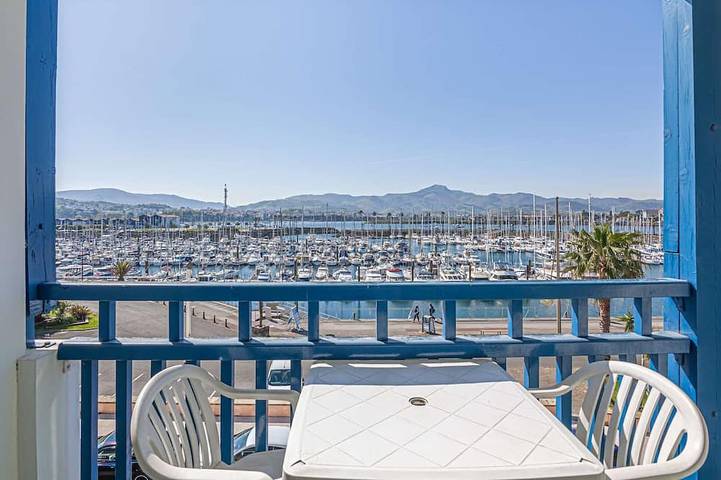 Appartement de vacances pour 4 personnes, avec piscine et terrasse