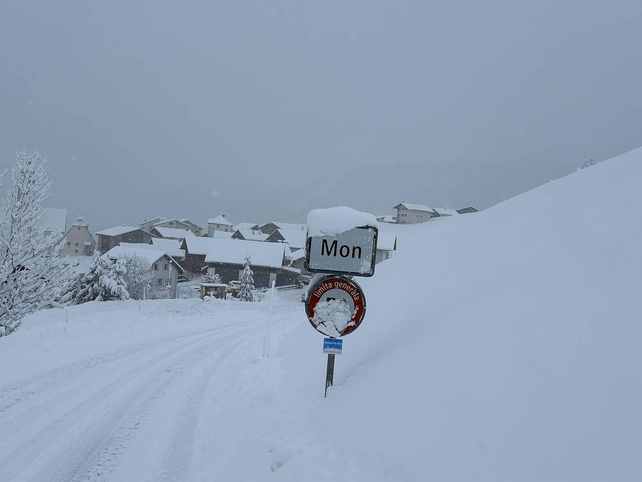 Ganze Ferienwohnung, Tgesa communala Mon - 3.5 Zimmerwohnung - 5 Betten in Mon (Albula), Albula (Graubünden)