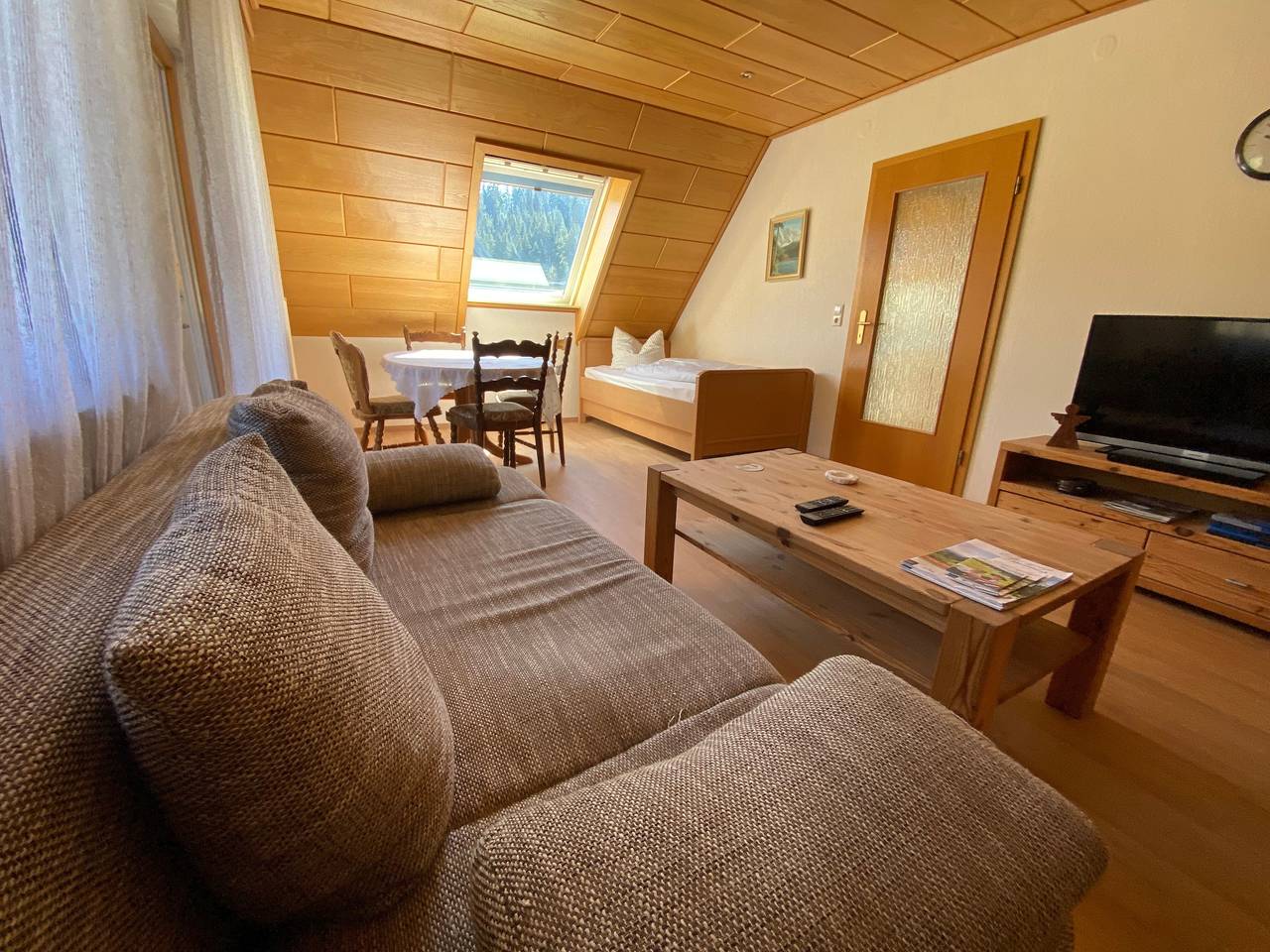 Ganze Wohnung, Apartment Morgensonne mit Bergblick, Gemeinschaftsgarten und Wlan in Bad Rippoldsau-Schapbach, Mittlerer Schwarzwald