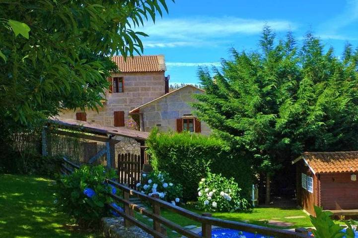 Apartamento para 16 personas, con piscina además de balcón y jardín en La Lama