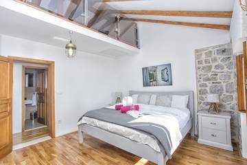Villa for 6 People in Tivat, Montenegro, Photo 2