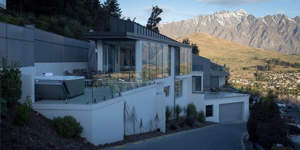Views on Edinburgh | Every room has a view in Queenstown, Otago