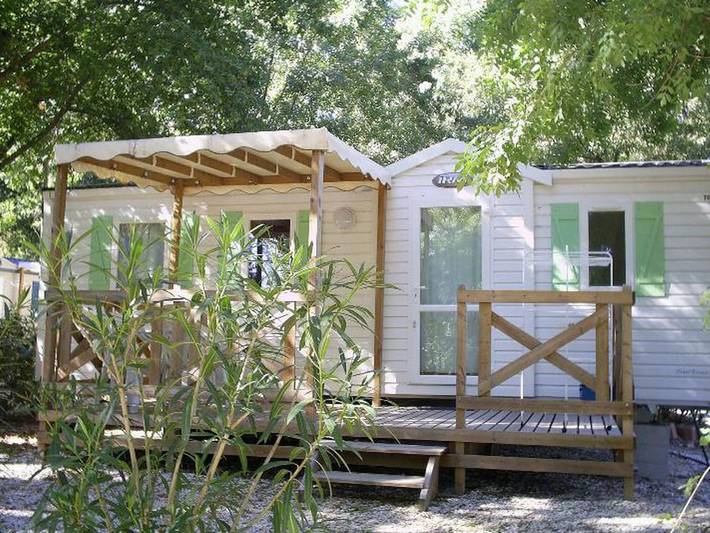 Camping für 4 Personen, mit Terrasse und Pool in Hyeres