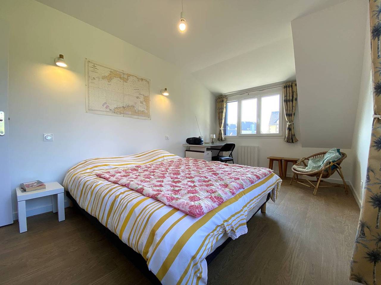 Appartement entier, Bel appartement rénové Vue Mer à 200m plage au centre de Tregastel in Coz-Pors, Trégastel