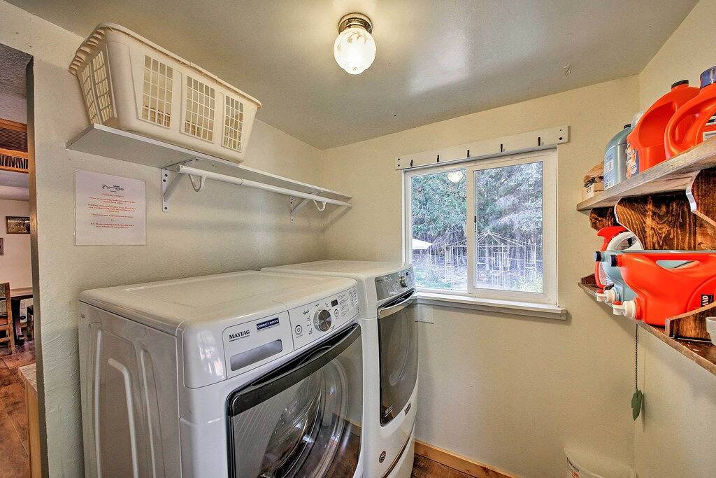 Neu! Urige Priest Lake Cabin w / Patio <1Mi zum See in Kaniksu Nationalwald