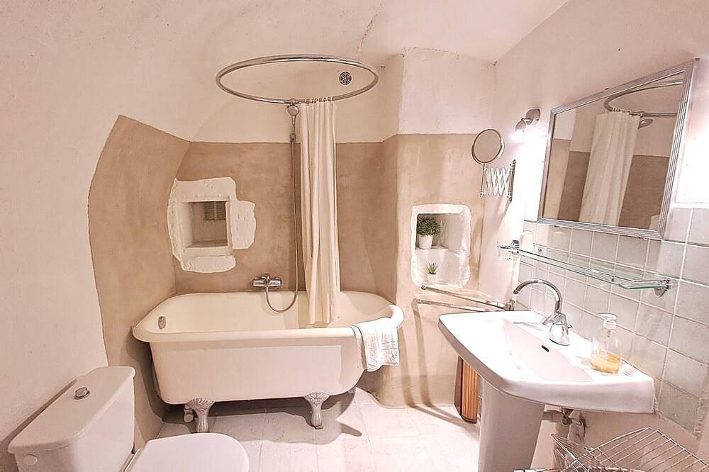 Entire apartment, Cosy studio in the heart of Saint-Paul-Trois-Châteaux, Drôme Provençale in Saint-Paul-Trois-Châteaux, Nyons region