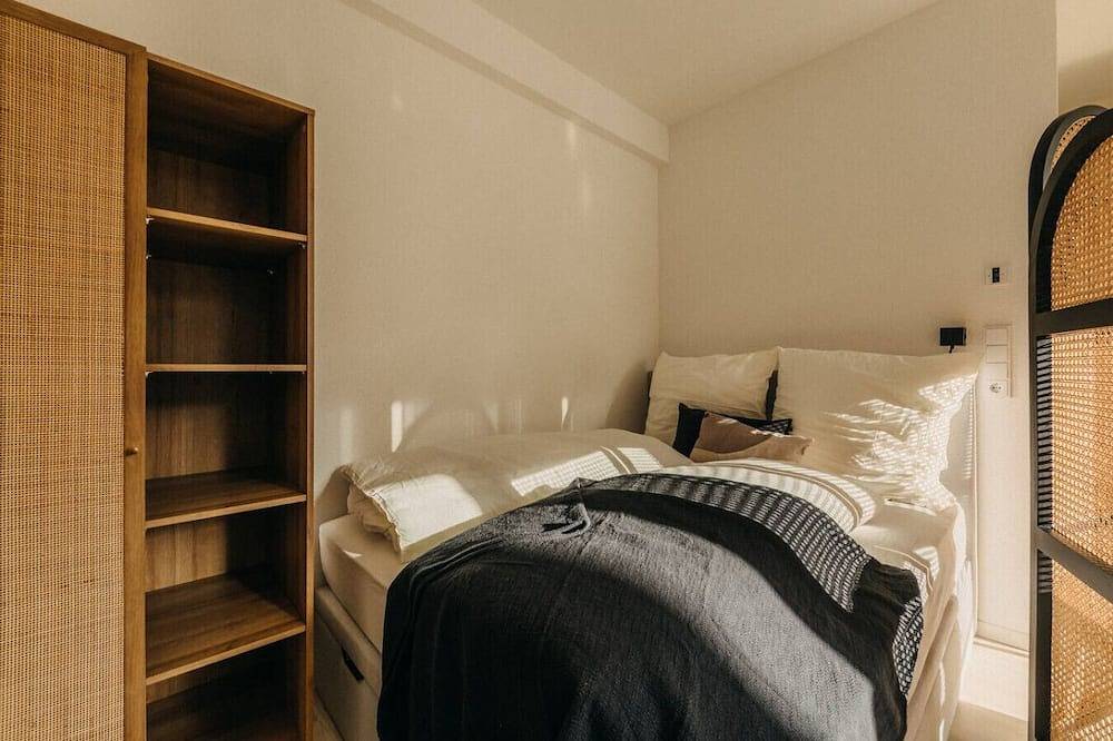 Entire apartment, Urban Elegance | Balcony | Bright Design Oasis in Düsseldorf-Friedrichstadt, Düsseldorf