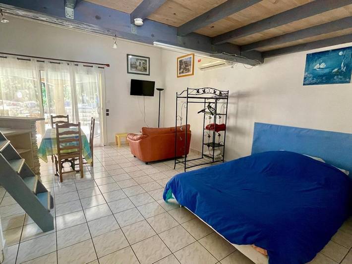 Gîte pour 2 personnes, avec jardin et terrasse ainsi que vue et piscine à Réauville - 4