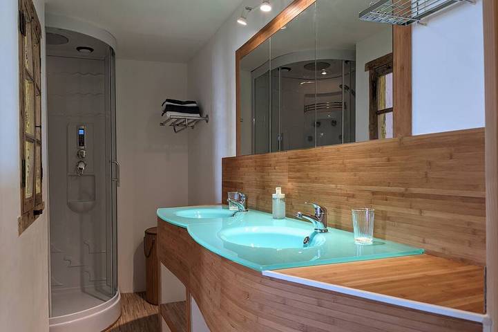 Chambre d'hôte spacieuse avec vue montagne in Montaillou, Ariège