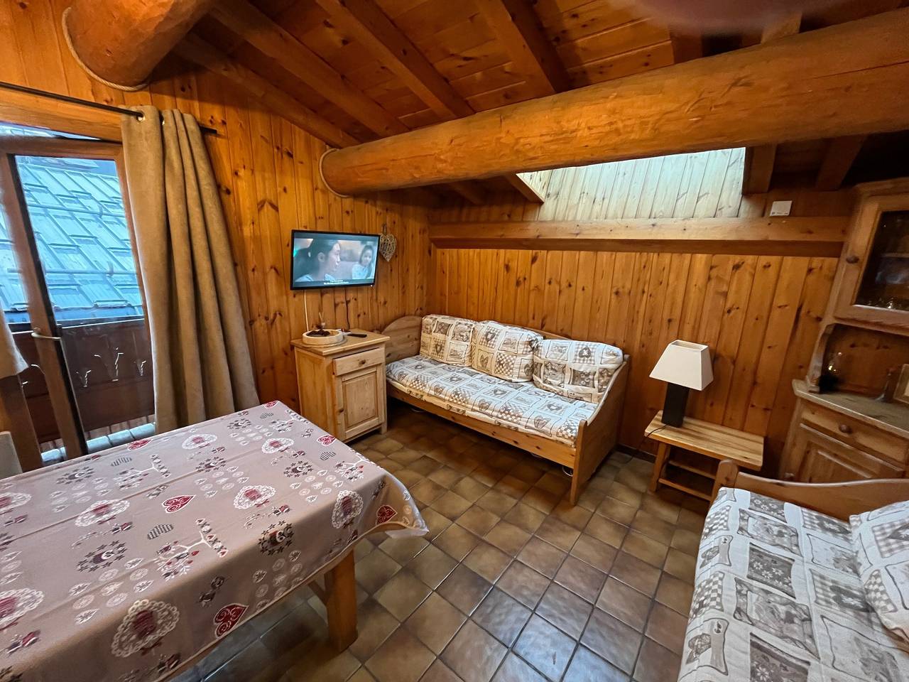 Appartement entier, Appartement "Le Rhododendron" avec vue sur les montagnes, jardin partagé et Wi-Fi in Bellentre, La Plagne-Tarentaise