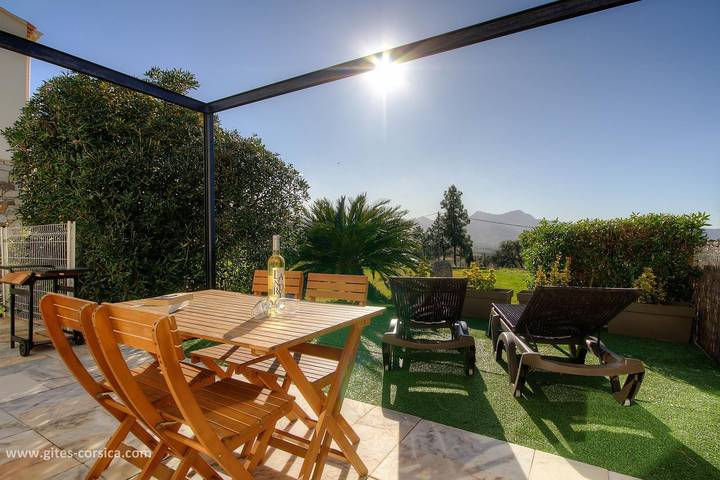 Gîte pour 4 personnes, avec Terrasse ainsi que Jardin et Vue