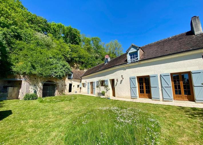 Gîte pour 15 personnes, avec Jacuzzi ainsi que Terrasse et Jardin dans le Loir-et-Cher